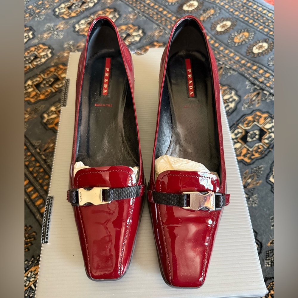 Vintage Prada Red Patent Leather Kitten Heels Italian 36.5 (size 6.5 US)